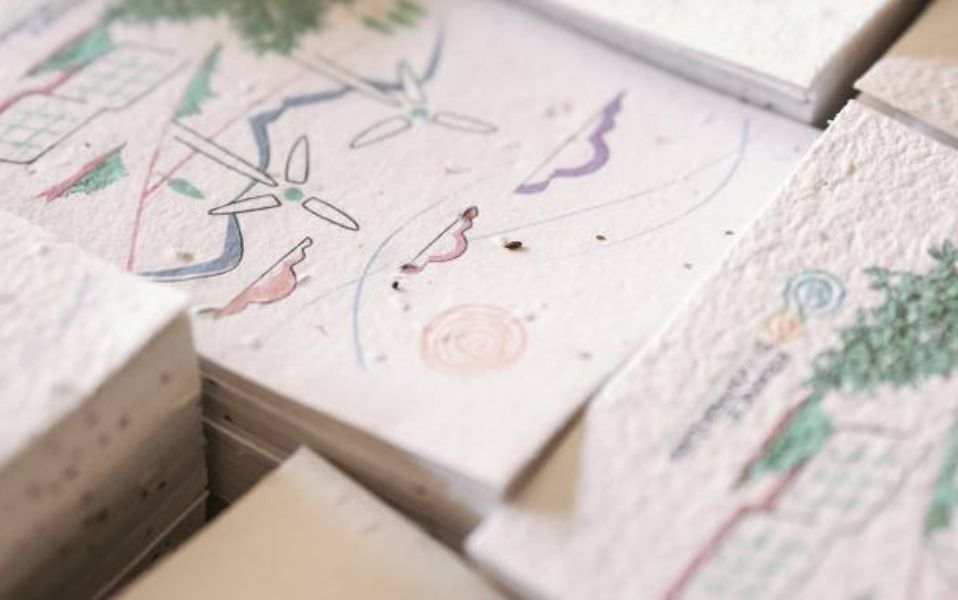 Le papier ensemencé : une touche verte pour un message qui pousse Le papier ensemencé : une touche verte pour un message qui pousse